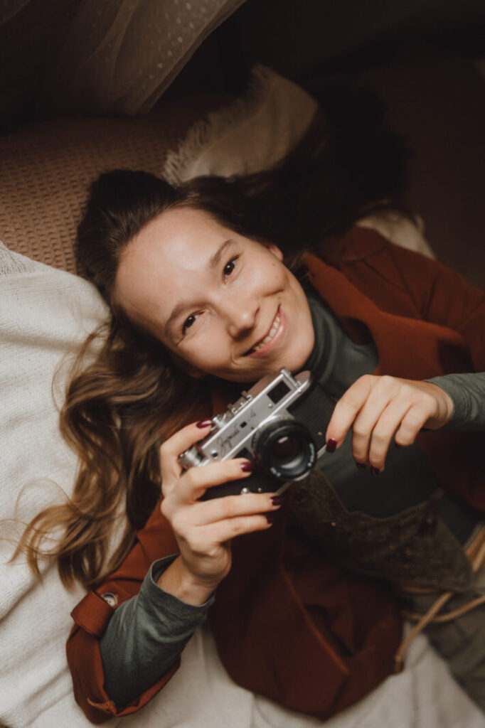 Kasia Wojtiuk fotografka z aparatem